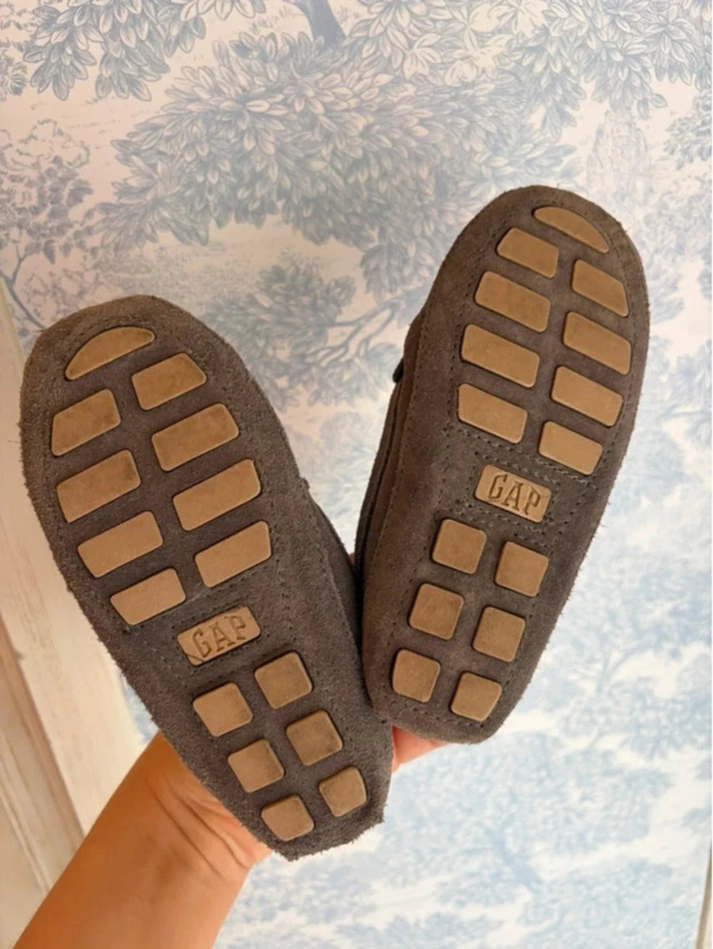 Gap boys size 10 suede loafer